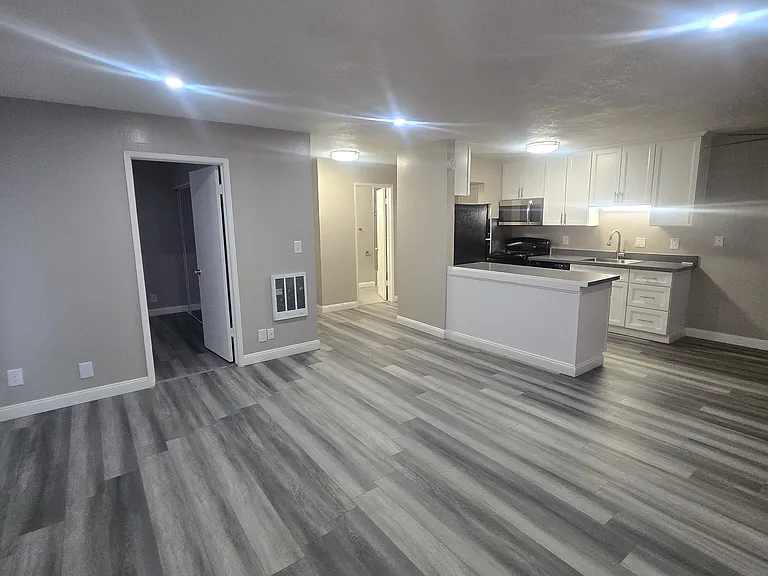 520 Van Buren Avenue — Photo 50