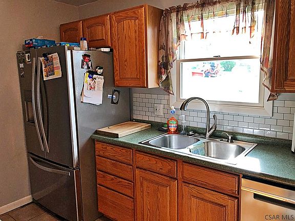 4th image of 120 Spruce Ct