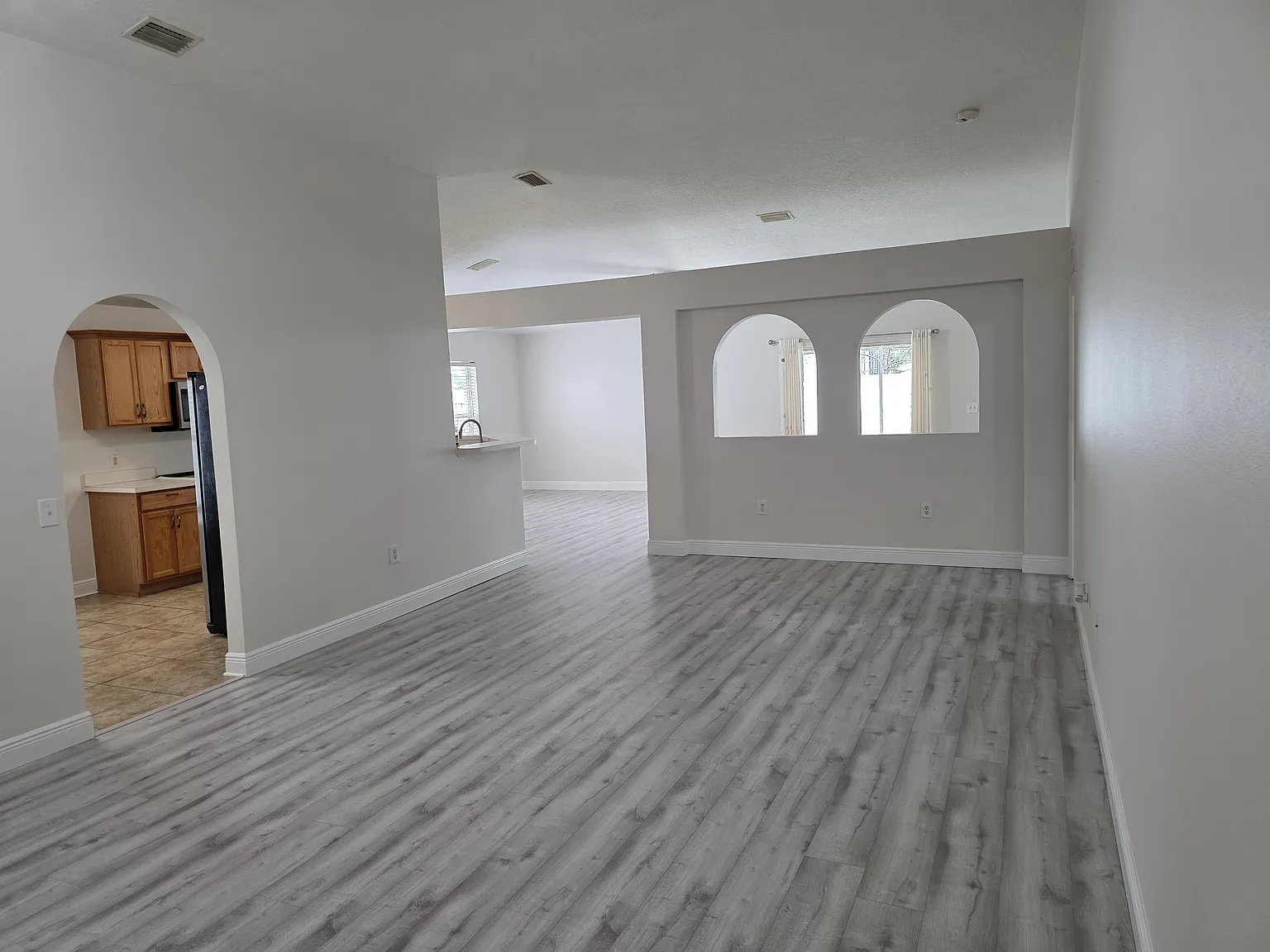 3 bed, 1874 sqft, $2,150 — Photo 3