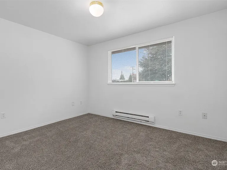 1121 S Woodlawn St #1 — Photo 7
