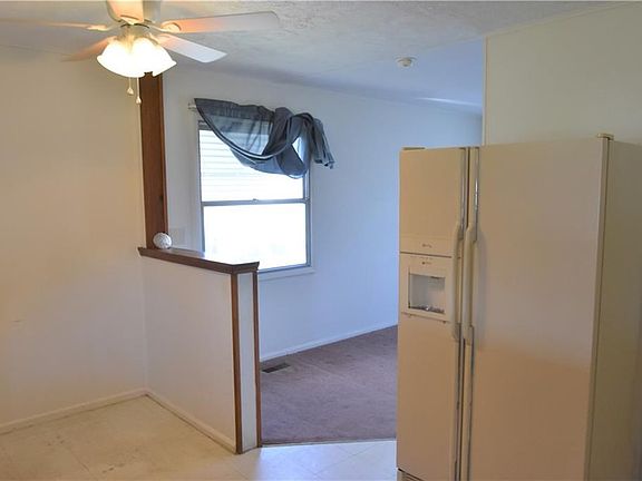 4th image of 415 N Church St