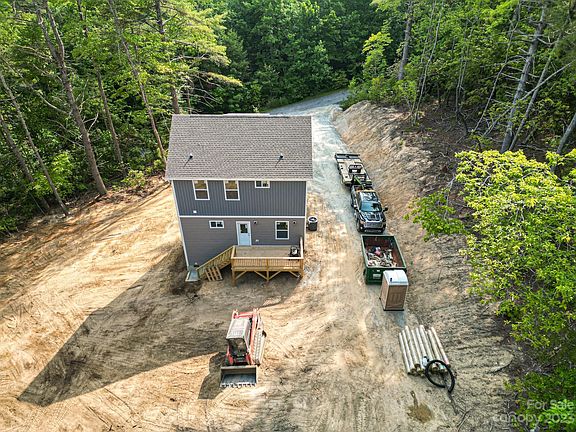 4th image of 46 Old Chestnut Ln