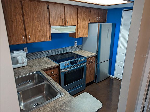 5th image of 3840 N Lake Dr Unit 123