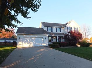 1401 Waterville Cir NW, Hartville, OH 44632