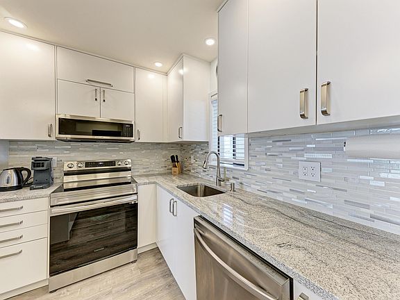 5th image of 1602 Stickney Point Rd APT 305