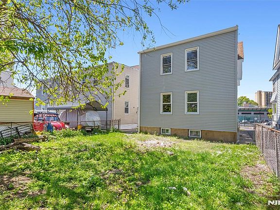 2nd image of 226 N Clinton St