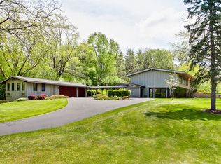 229 W County Line Rd, Barrington, IL 60010