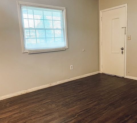 4th image of 43 Allen Dr E