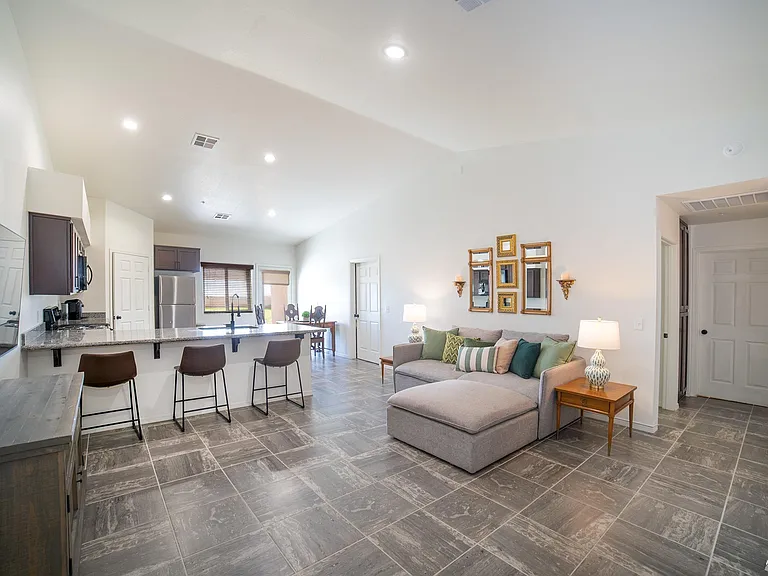 3839 S Desert Sky Dr — Photo 3
