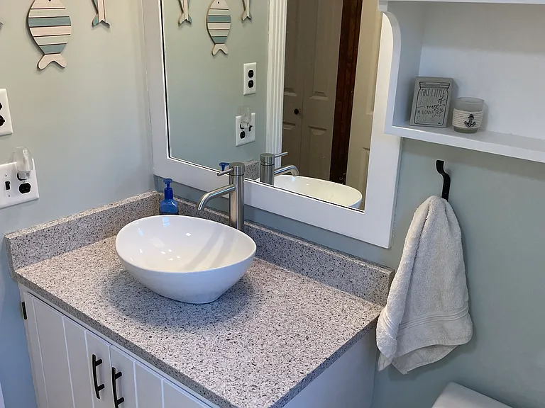 2110 Midlake Dr — Photo 13