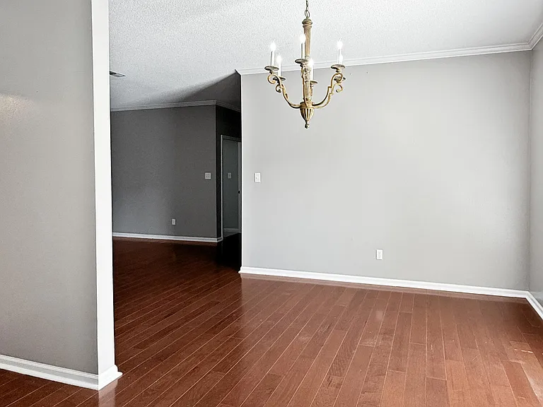 820 Rosedown Ln — Photo 3