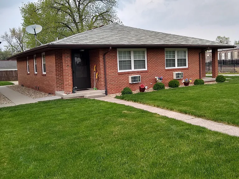 605 W North St #B — Photo 2