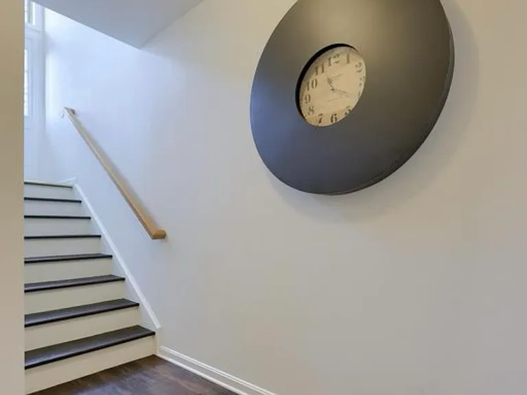 637 Royal View Dr — Photo 2
