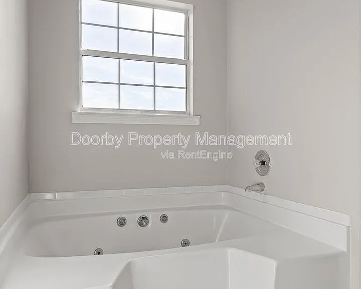 7701 Diamondhead Dr — Photo 29