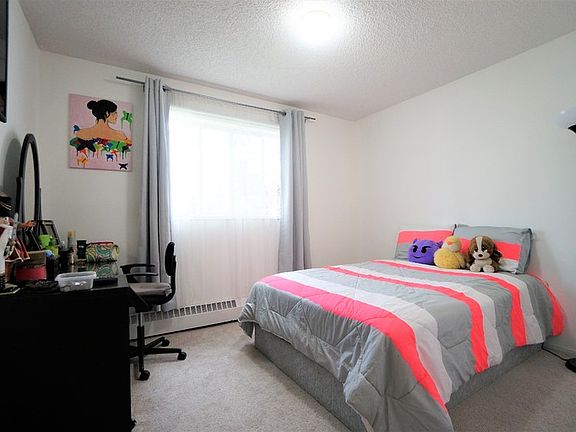 5th image of 11620 9a Ave NW