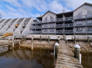 317 5th Ave APT 11, Manistee, MI 49660