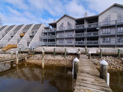 317 5th Ave APT 11, Manistee, MI, 49660
