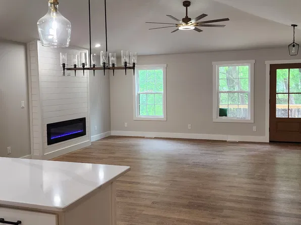1404 15th St, Vienna, WV 26105