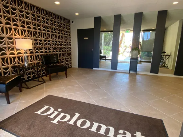 2454 E Palm Canyon Dr APT 1B, Palm Springs, CA 92264