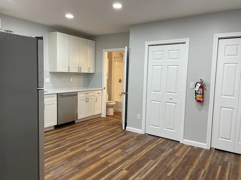 10 Mayhew St #1 — Photo 6
