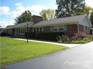 8 N Tealbrook Dr, Saint Louis, MO 63141