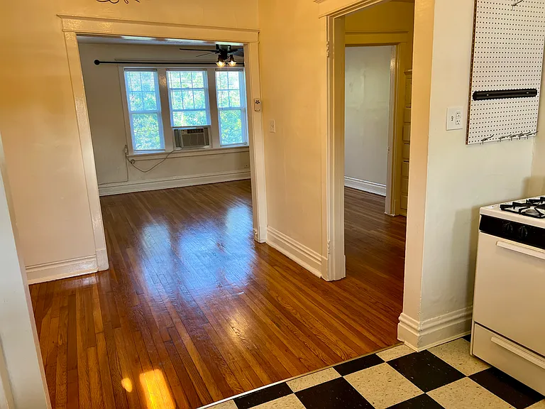 2429 Sutton Blvd #3S — Photo 15