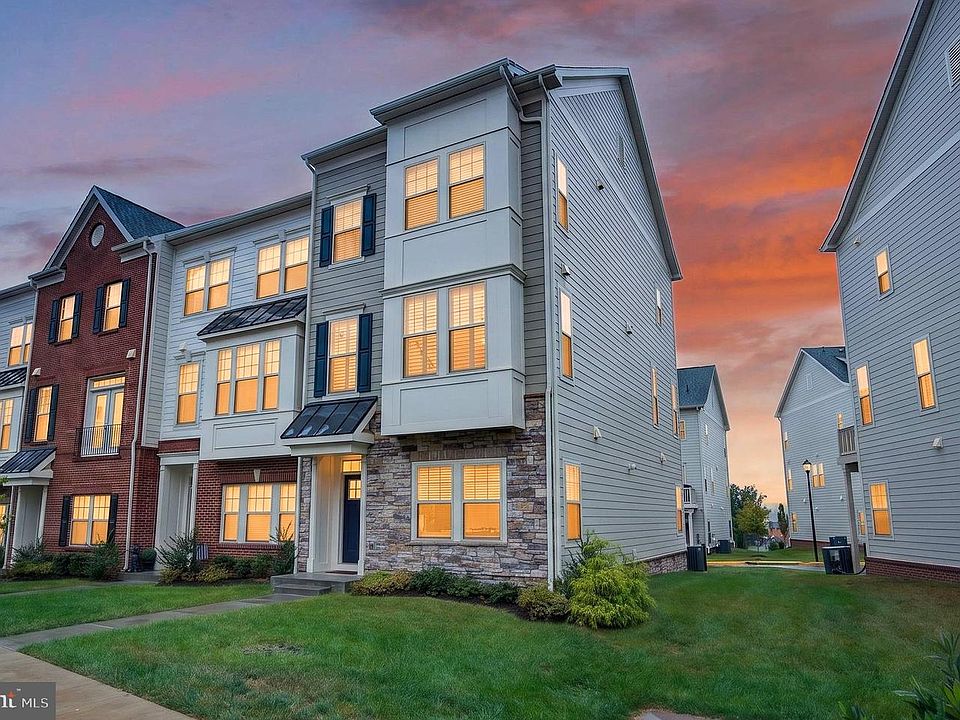 1st image of 830 Sawback Sq NE