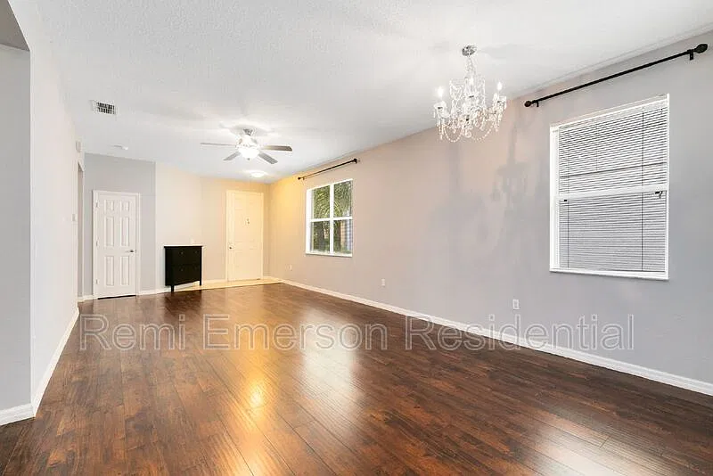 4 bed, 2.0 bath, 1973 sqft, $2,900 — Photo 2