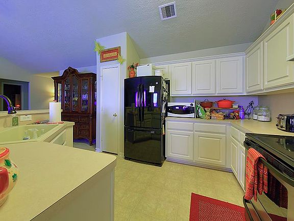 5th image of 9318 Amberjack Dr