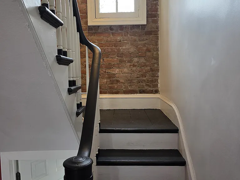 148 S Swan St #A — Photo 18