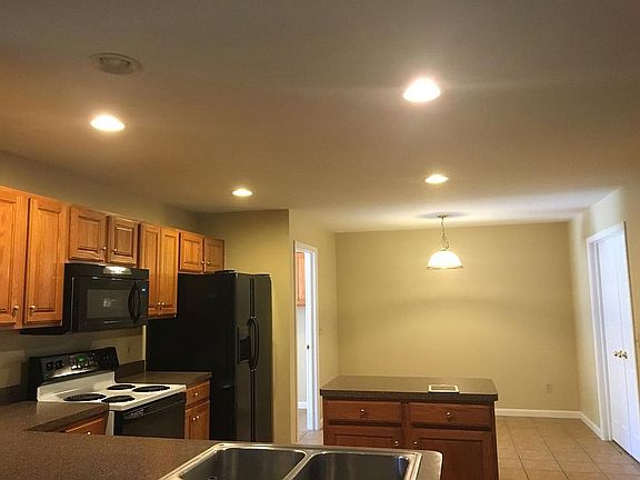 Kitchen facing dinette