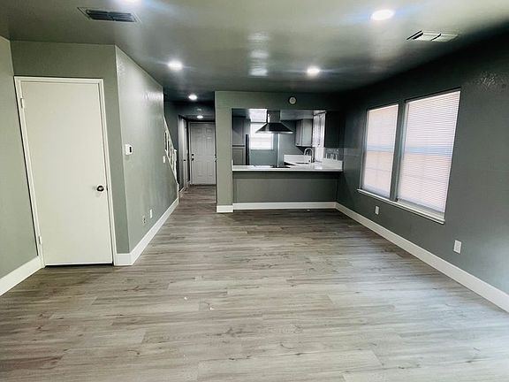 3rd image of 1085 Piedmont Dr
