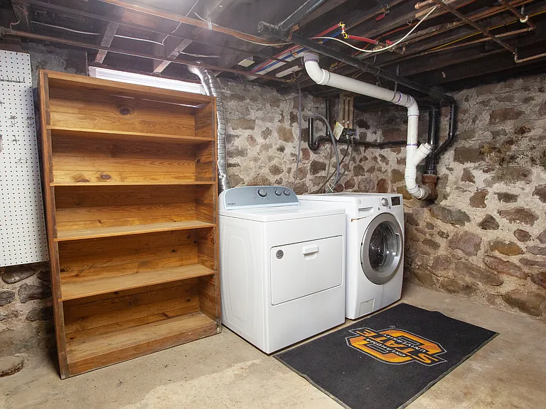 19 Fairview St — Photo 37