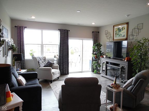 5th image of 1460 Honeysuckle Dr