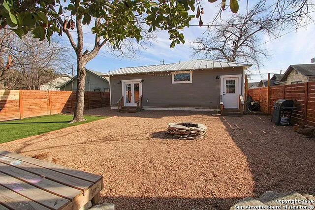 711 W Lullwood Ave — Photo 33