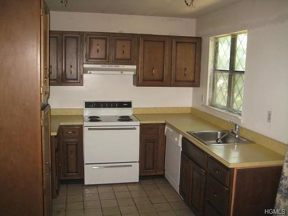 2nd image of 724 Sierra Vista Ln Unit 724