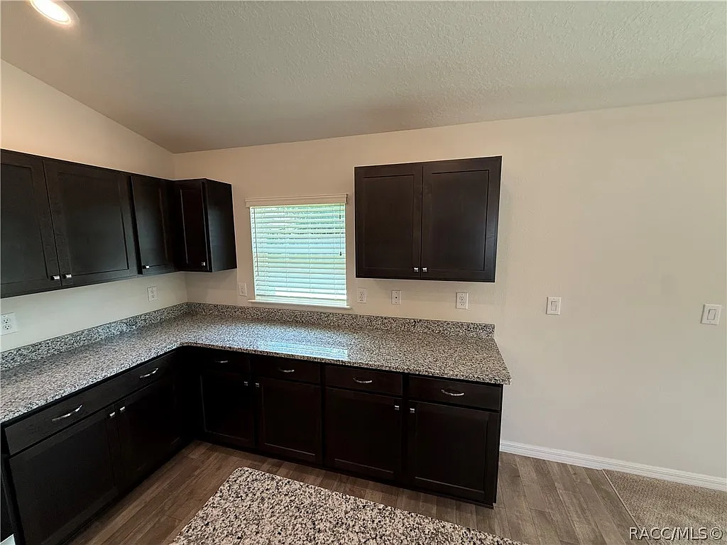 3 bed, 1660 sqft, $1,800 — Photo 4