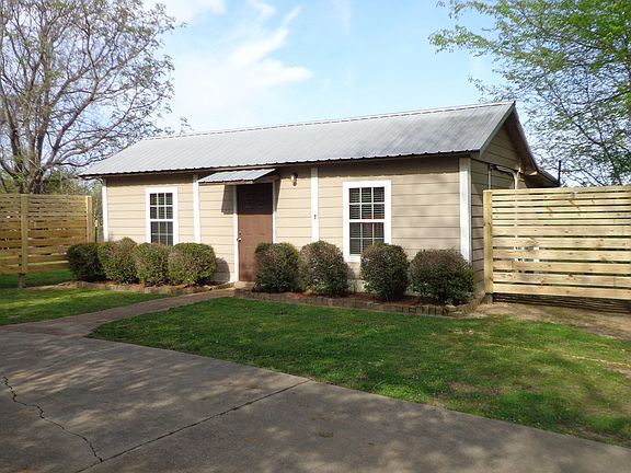 2nd image of 2700 Crawford Rd