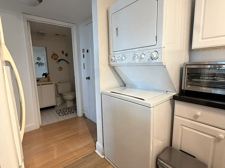 540 Brickell Key Dr #828 — Photo 29