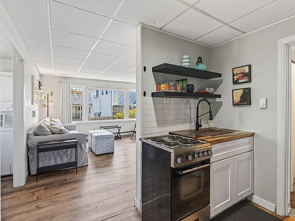 3rd image of 9 E Grand Avenue #1