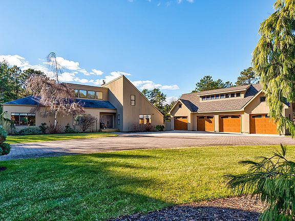 2nd image of 11 Whippoorwill Ln