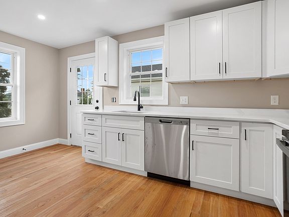 4th image of 661 Washington Ave #1