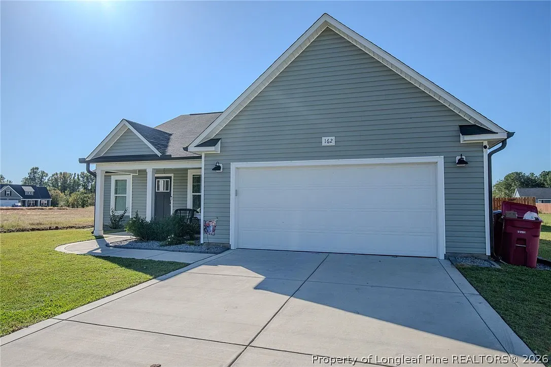 3 bed, 2.0 bath, 1411 sqft, $950 — Photo 1