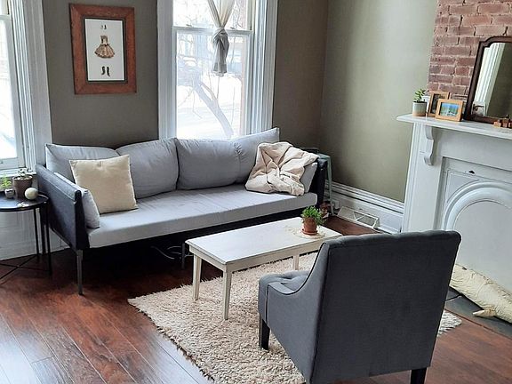 Living room (front room)