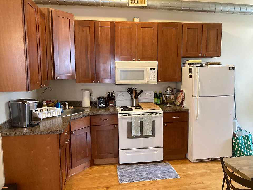 1st image of 205R Highland Ave #2