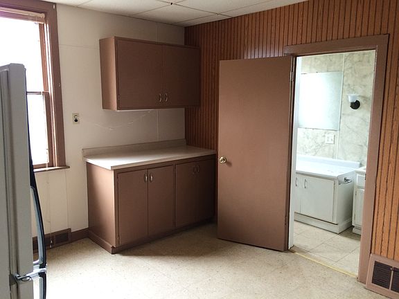 Lower unit kitchen 