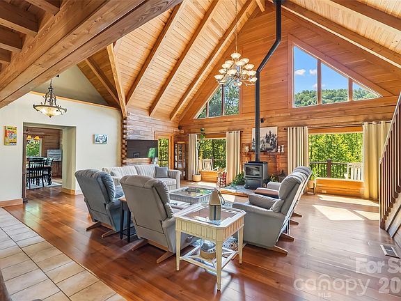 4th image of 482 Gap Creek Rd