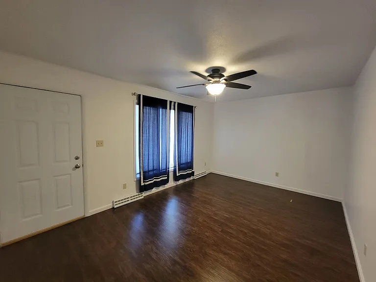 1223 Lilac Ln — Photo 4