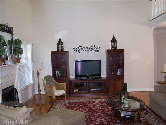 3rd image of 913 Old Iron Ct