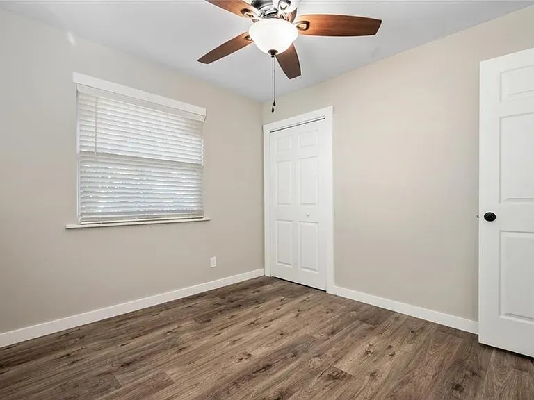 920 Johnston St — Photo 12